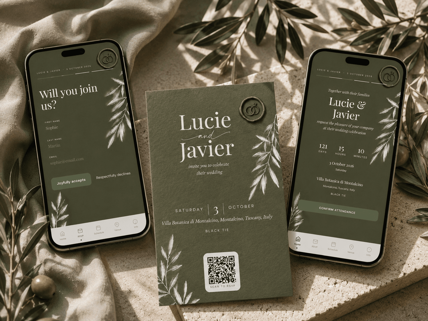 Faire-part de mariage champêtre vert sauge sur une table en lin avec feuillages d'eucalyptus : carte botanique avec les prénoms, la date, le lieu et un QR code à scanner pour confirmer sa présence, à côté d'un téléphone montrant le faire-part numérique