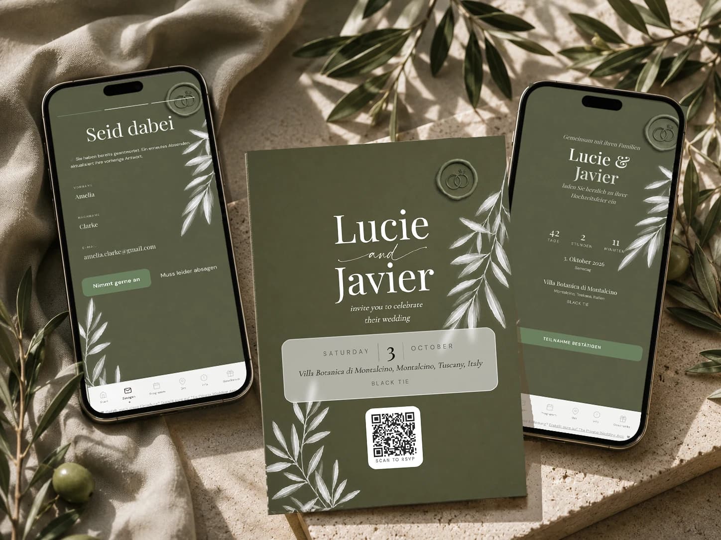 Salbeigrüne botanische Hochzeitseinladung als Set: gedruckte QR-Karte zum Scannen und Zusagen, ein Handy mit der deutschen Online-Zusage (Seid dabei, Nimmt gerne an) und ein Handy mit dem Einladungs-Cover mit Countdown und Teilnahme-bestätigen-Button, umgeben von Olivenzweigen