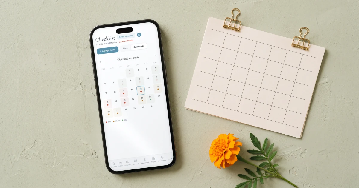Checklist de boda mes por mes: un teléfono muestra la checklist junto a un calendario
