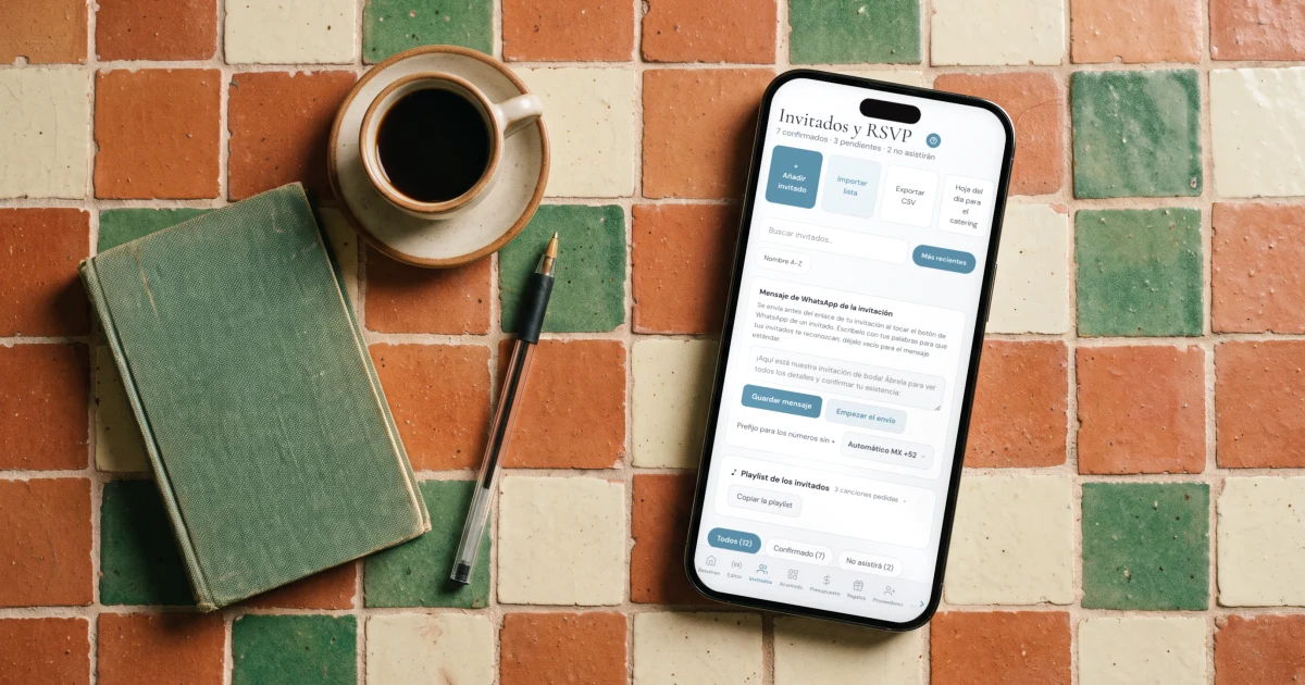 Invitación de boda por WhatsApp: un teléfono muestra la lista de invitados con el mensaje de WhatsApp de la invitación