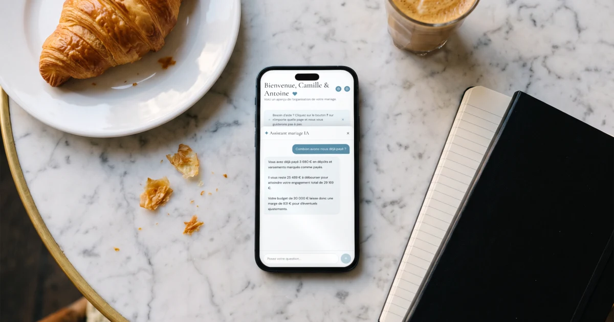 Meilleure IA pour organiser son mariage : un téléphone affiche l'assistant IA qui répond avec le budget réel du mariage