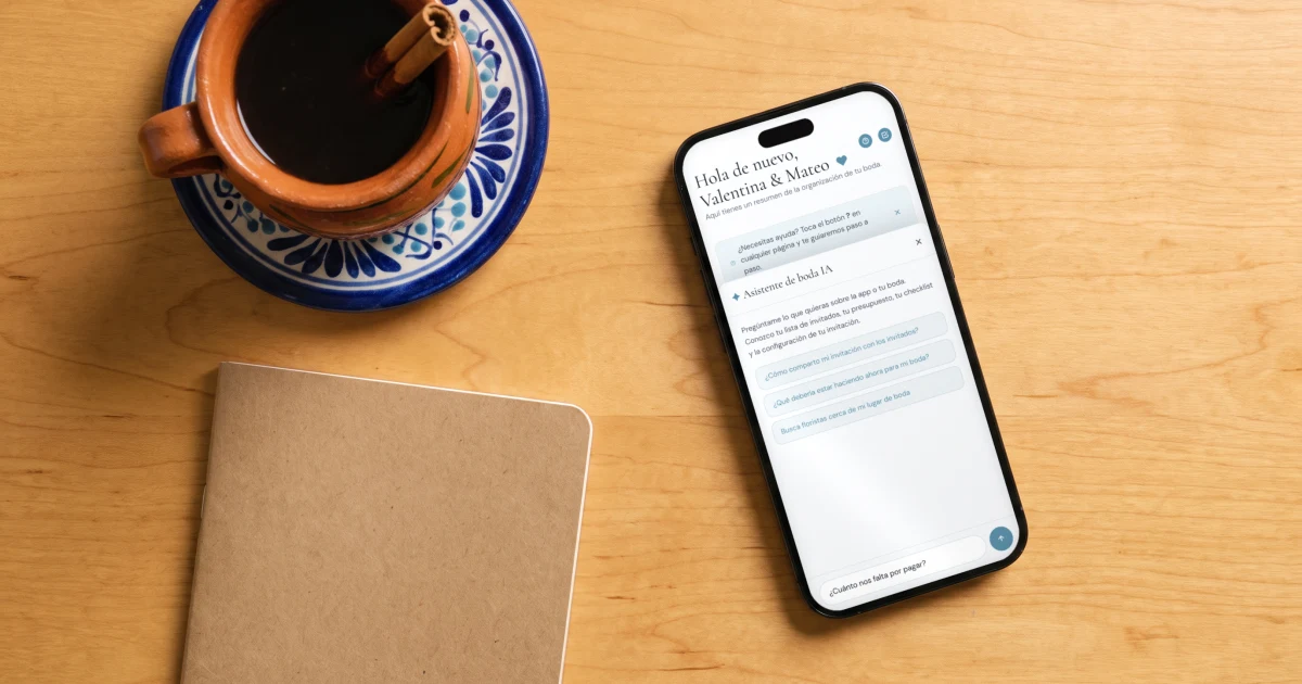 Mejores IA para organizar tu boda: un teléfono muestra el asistente IA de la app con una pregunta sobre el presupuesto