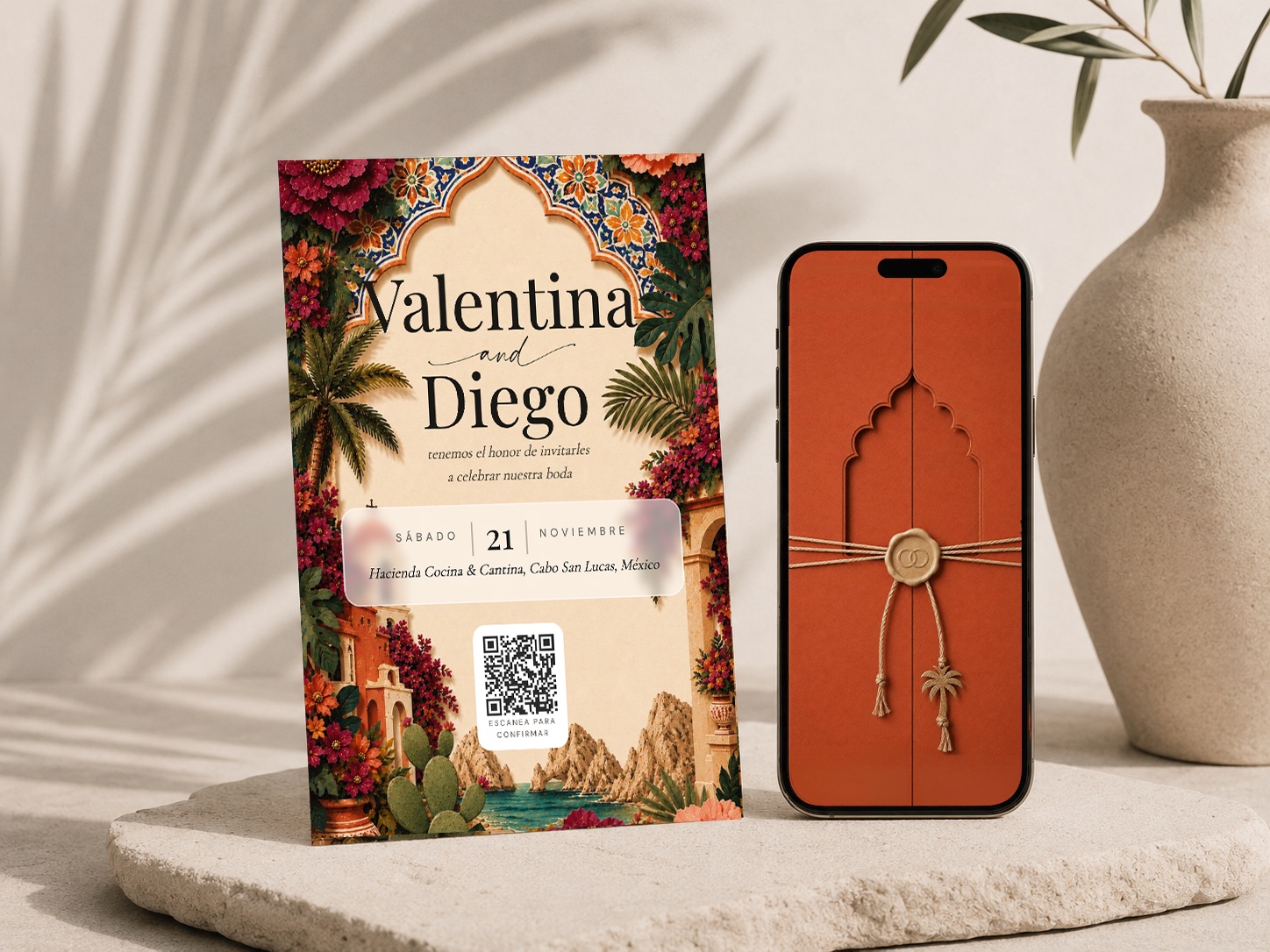 Tarjeta impresa de invitación de boda de talavera con código QR para confirmar asistencia en español, junto a un celular con un sobre digital terracota sellado con lacre